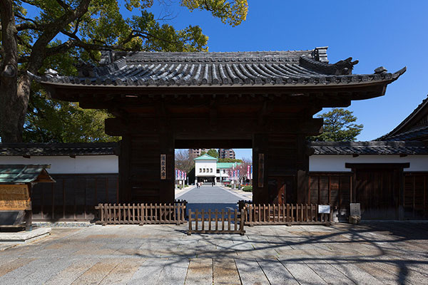 The Tokugawa Garden and Hōsa Library