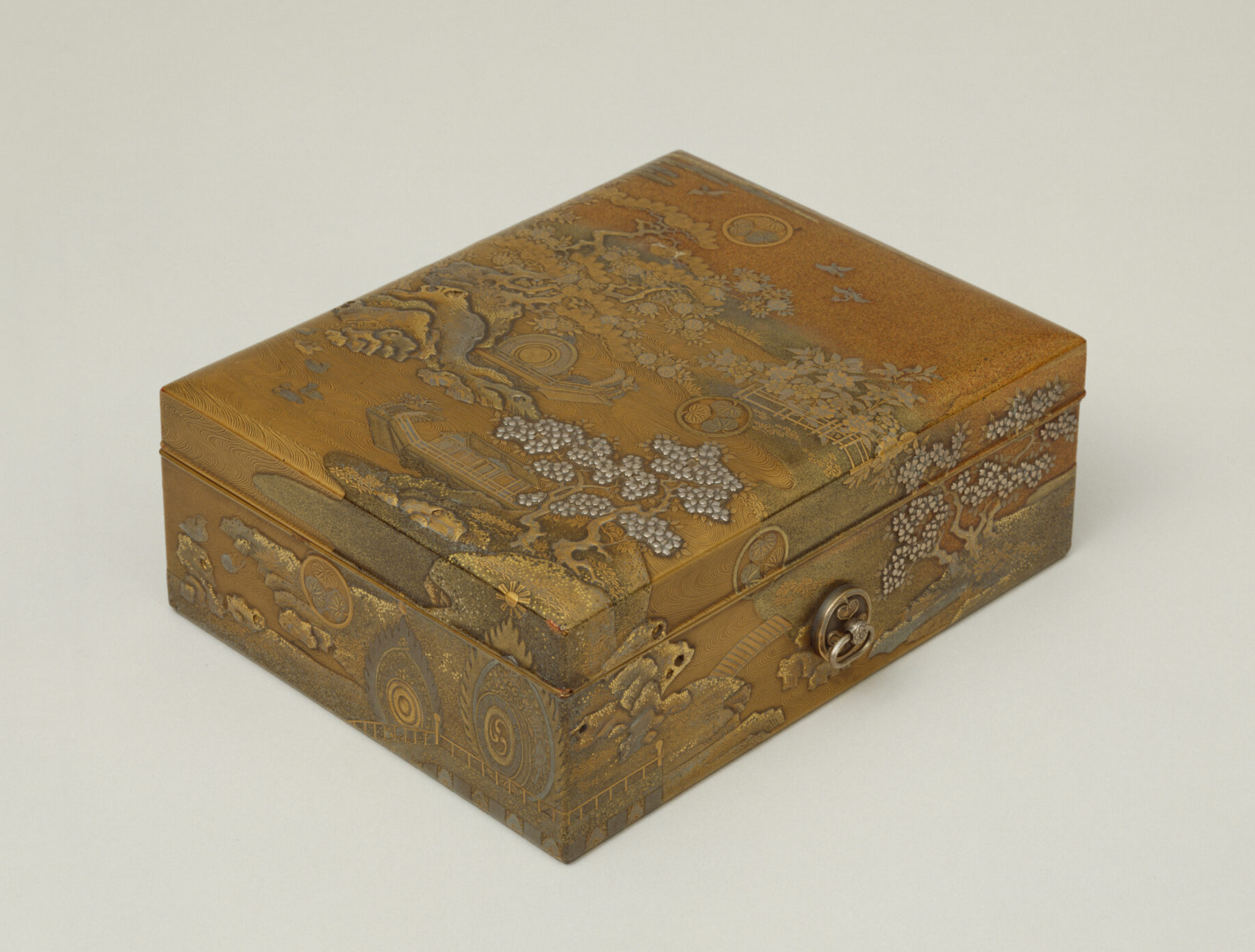 胡蝶蒔絵手箱 - 国宝 - 名古屋・徳川美術館 | The Tokugawa Art Museum