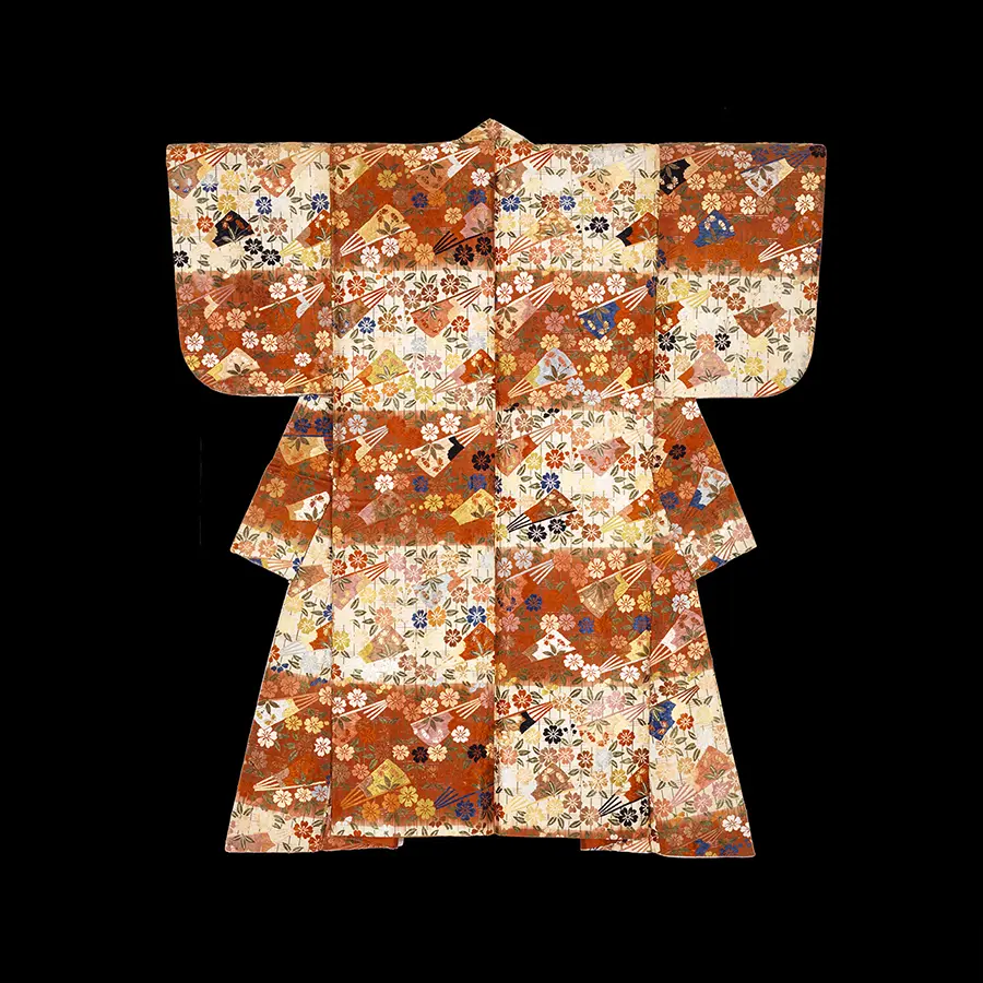 紅・白段金霞枝垂桜に扇文唐織 - 名古屋・徳川美術館 | The Tokugawa 