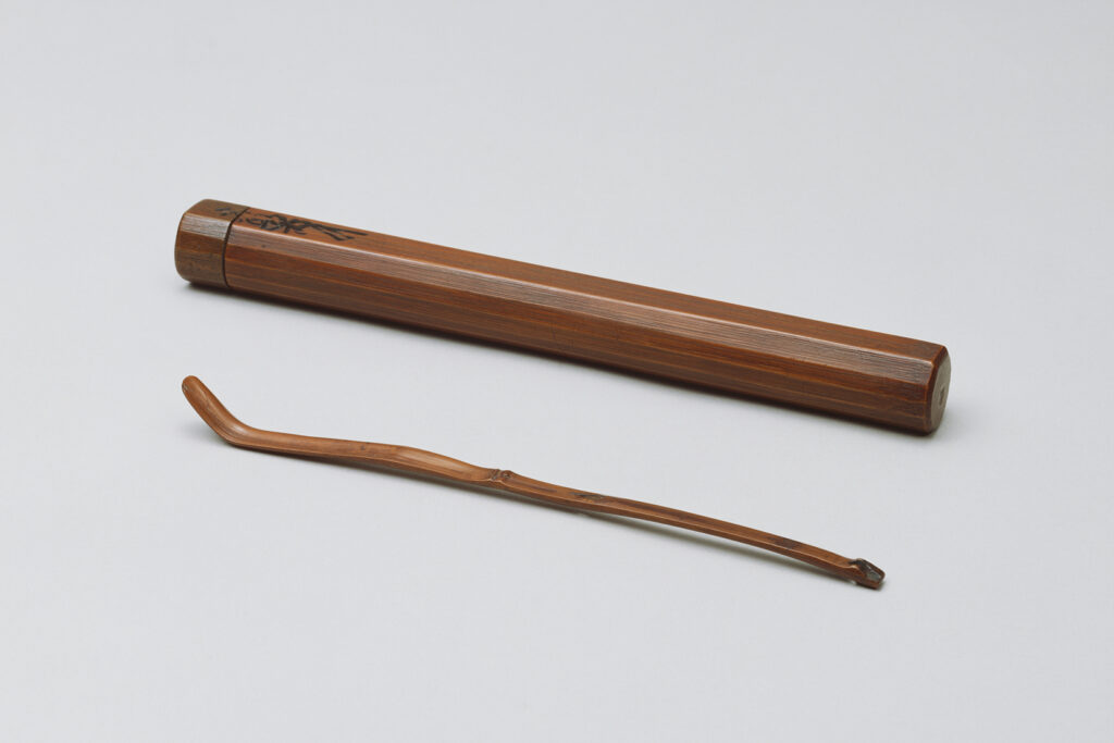 千利休竹茶杓 虫喰 - 名古屋・徳川美術館 | The Tokugawa Art Museum