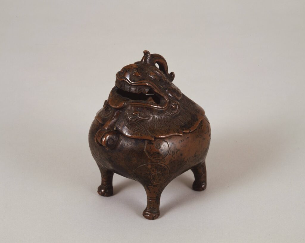 【流】古美術品 古鉄 獅子型香炉 CI610 紫銅向獅子香炉 - 名古屋・徳川美術館 | The Tokugawa Art Museum