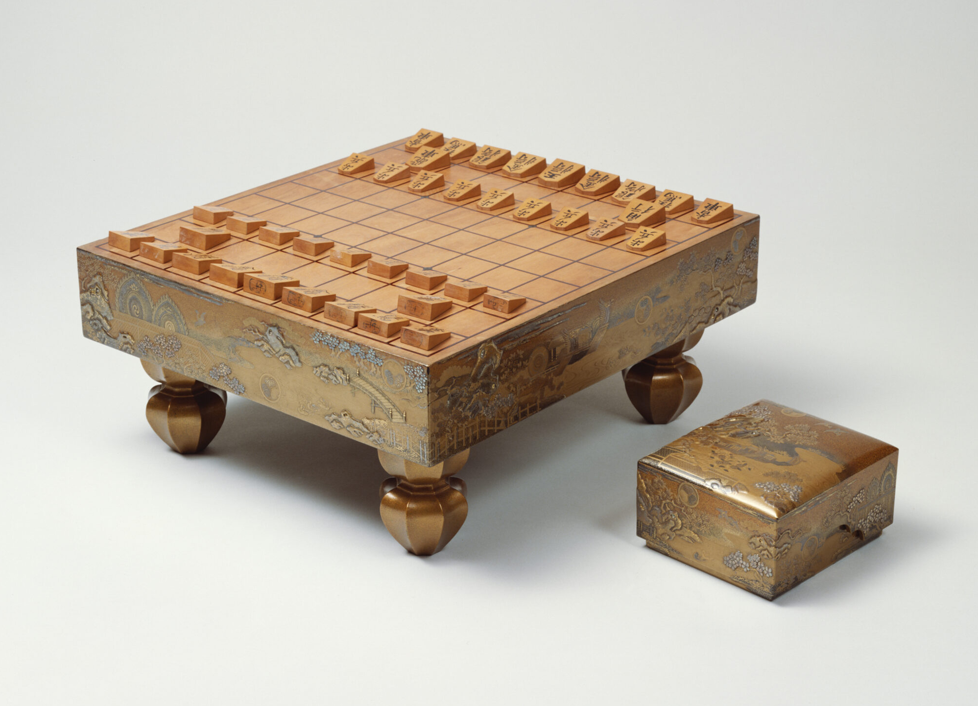 ●未使用　時代物　分厚い榧材の将棋盤　漆塗り蓋付　 トウシン盤駒店 囲碁 将棋